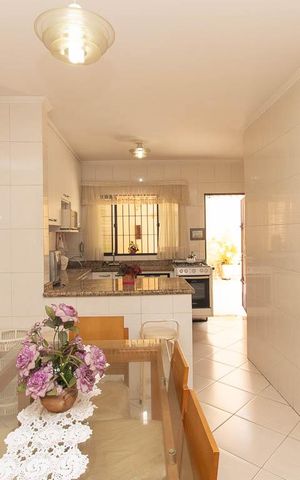 Casa à venda com 185m², 3 quartos e 3 vagas Casa à venda com 185m², 3 quartos e 3 vagasCopa