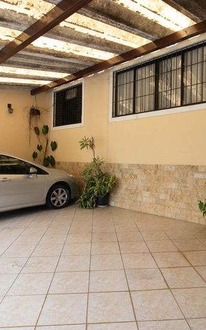 Casa à venda com 185m², 3 quartos e 3 vagas Casa à venda com 185m², 3 quartos e 3 vagasGaragem
