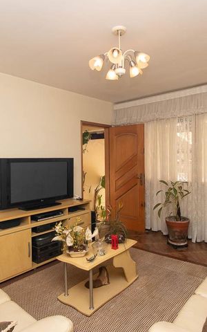 Casa à venda com 185m², 3 quartos e 3 vagas Casa à venda com 185m², 3 quartos e 3 vagasSala
