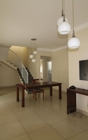 Casa de condomínio para alugar com 600m², 6 quartos e 4 vagasSala