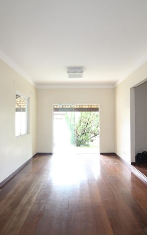 Casa de condomínio para alugar com 600m², 6 quartos e 4 vagasSala