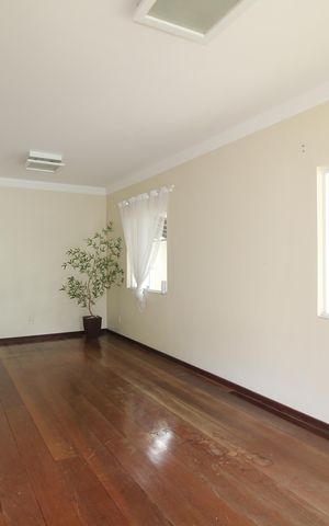 Casa de condomínio para alugar com 600m², 6 quartos e 4 vagasSala