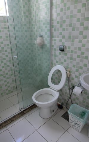 Casa de condomínio para alugar com 600m², 6 quartos e 4 vagasBanheiro de Serviço