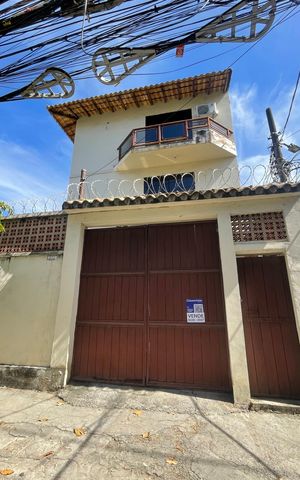 Casa à venda com 251m², 3 quartos e 4 vagas Casa à venda com 251m², 3 quartos e 4 vagasPlaquinha