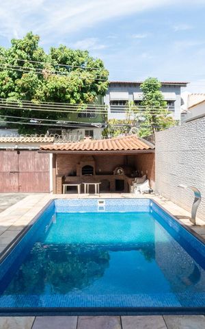 Casa à venda com 251m², 3 quartos e 4 vagasQuintal