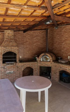 Casa à venda com 251m², 3 quartos e 4 vagasQuintal