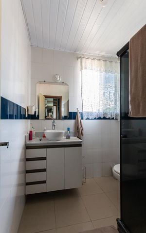 Casa à venda com 251m², 3 quartos e 4 vagasBanheiro Suíte 3