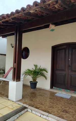 Casa de condomínio à venda com 220m², 3 quartos e 5 vagas Casa de condomínio à venda com 220m², 3 quartos e 5 vagasFachada