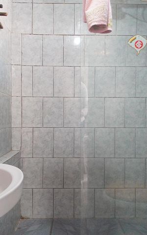 Casa à venda com 300m², 3 quartos e 2 vagasBanheiro 2