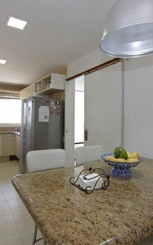 Casa à venda com 510m², 4 quartos e 3 vagas Casa à venda com 510m², 4 quartos e 3 vagasCozinha