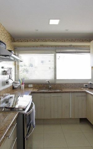 Casa à venda com 510m², 4 quartos e 3 vagas Casa à venda com 510m², 4 quartos e 3 vagasCozinha