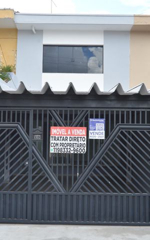 Casa à venda com 168m², 3 quartos e 2 vagasFachada