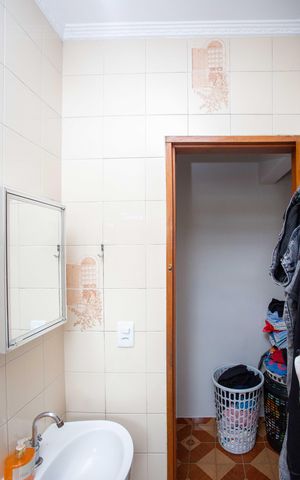 Casa à venda com 253m², 4 quartos e 3 vagasBanheiro Casa 2
