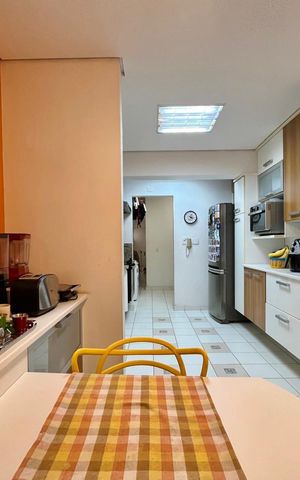 Apartamento à venda com 185m², 3 quartos e 2 vagas Apartamento à venda com 185m², 3 quartos e 2 vagasCozinha