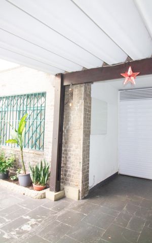 Casa à venda com 180m², 4 quartos e 3 vagas Casa à venda com 180m², 4 quartos e 3 vagasGaragem