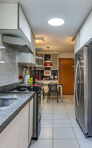 Apartamento à venda com 146m², 3 quartos e 2 vagas Apartamento à venda com 146m², 3 quartos e 2 vagasCozinha