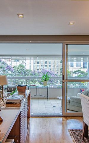 Apartamento à venda com 146m², 3 quartos e 2 vagas Apartamento à venda com 146m², 3 quartos e 2 vagasSala de jantar