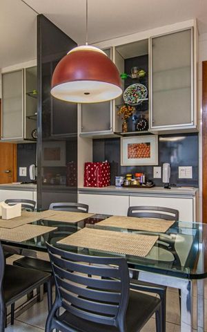 Apartamento à venda com 146m², 3 quartos e 2 vagas Apartamento à venda com 146m², 3 quartos e 2 vagasCozinha