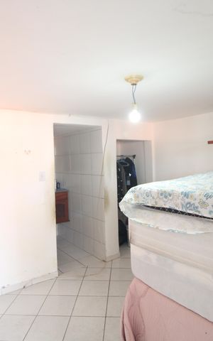 Casa à venda com 327m², 3 quartos e 3 vagasQuarto de serviço