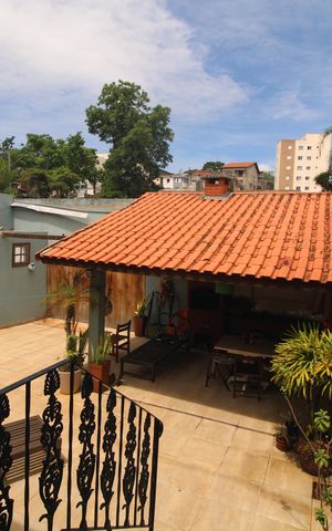Casa à venda com 327m², 3 quartos e 3 vagasFundos da casa / churrasqueira