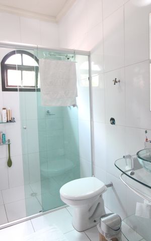 Casa à venda com 327m², 3 quartos e 3 vagasBanheiro