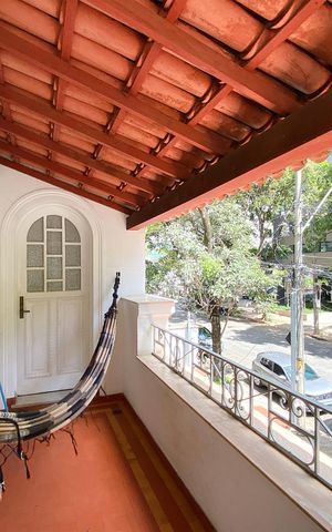 Casa à venda com 600m², 6 quartos e 2 vagas Casa à venda com 600m², 6 quartos e 2 vagasVaranda dos quartos