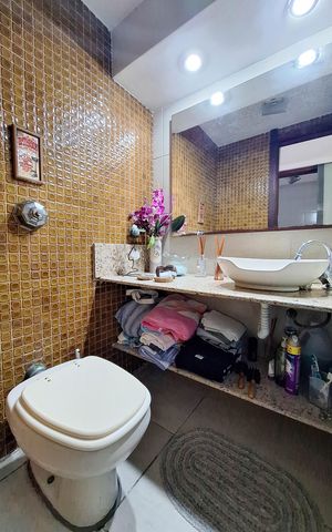 Casa de condomínio à venda com 223m², 4 quartos e 4 vagas Casa de condomínio à venda com 223m², 4 quartos e 4 vagasLavabo
