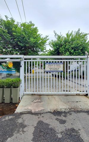 Casa de condomínio à venda com 223m², 4 quartos e 4 vagas