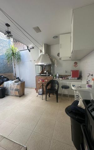Casa à venda com 250m², 3 quartos e 2 vagasÁrea externa