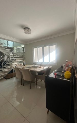 Casa à venda com 250m², 3 quartos e 2 vagasSala
