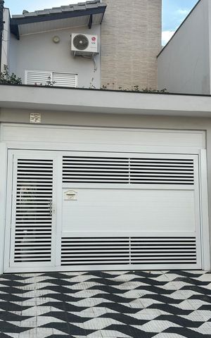 Casa à venda com 250m², 3 quartos e 2 vagasFachada