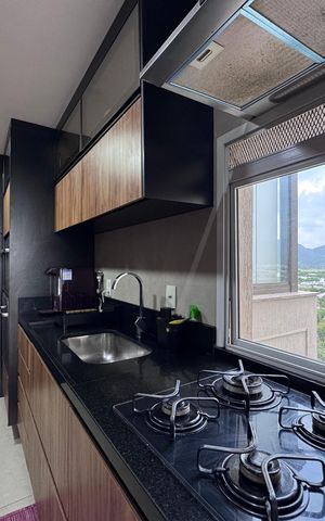 Apartamento à venda com 150m², 3 quartos e 2 vagas Apartamento à venda com 150m², 3 quartos e 2 vagasCozinha e Área de Serviço