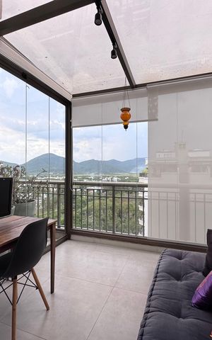 Apartamento à venda com 150m², 3 quartos e 2 vagas Apartamento à venda com 150m², 3 quartos e 2 vagasQuarto 1 - Varanda