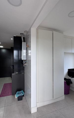 Apartamento à venda com 150m², 3 quartos e 2 vagas Apartamento à venda com 150m², 3 quartos e 2 vagasCozinha e Área de Serviço