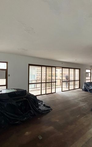 Apartamento à venda com 500m², 5 quartos e 3 vagas Apartamento à venda com 500m², 5 quartos e 3 vagasSala