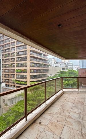 Apartamento à venda com 500m², 5 quartos e 3 vagas Apartamento à venda com 500m², 5 quartos e 3 vagasVaranda da sala