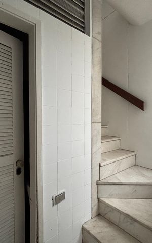 Apartamento à venda com 500m², 5 quartos e 3 vagas Apartamento à venda com 500m², 5 quartos e 3 vagasÁrea de serviço