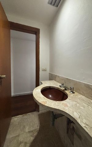 Apartamento à venda com 500m², 5 quartos e 3 vagas Apartamento à venda com 500m², 5 quartos e 3 vagasLavabo