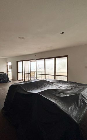 Apartamento à venda com 500m², 5 quartos e 3 vagas Apartamento à venda com 500m², 5 quartos e 3 vagasSala