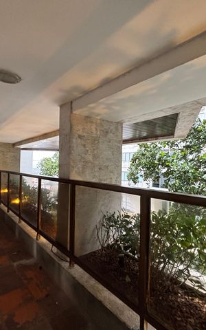 Apartamento à venda com 500m², 5 quartos e 3 vagas Apartamento à venda com 500m², 5 quartos e 3 vagasÁrea comum - varanda do salão de festas