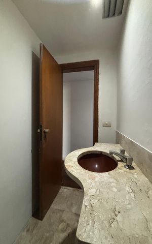 Apartamento à venda com 500m², 5 quartos e 3 vagas Apartamento à venda com 500m², 5 quartos e 3 vagasLavabo
