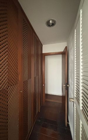 Apartamento à venda com 500m², 5 quartos e 3 vagas Apartamento à venda com 500m², 5 quartos e 3 vagasCorredores
