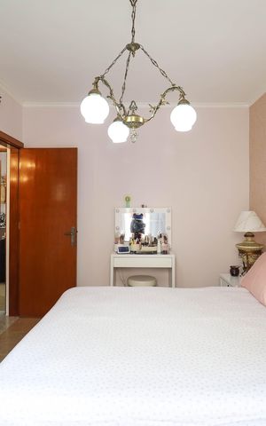 Casa de condomínio à venda com 140m², 3 quartos e 2 vagas