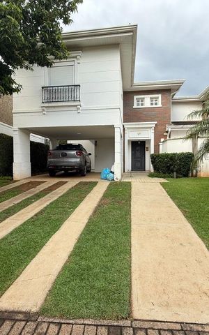 Casa de condomínio para alugar com 198m², 3 quartos e 4 vagas Casa de condomínio para alugar com 198m², 3 quartos e 4 vagasFachada