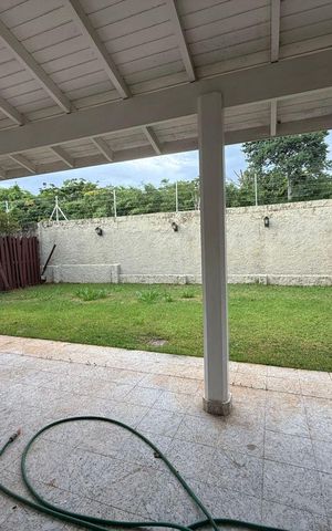 Casa de condomínio para alugar com 198m², 3 quartos e 4 vagas Casa de condomínio para alugar com 198m², 3 quartos e 4 vagasÁrea externa