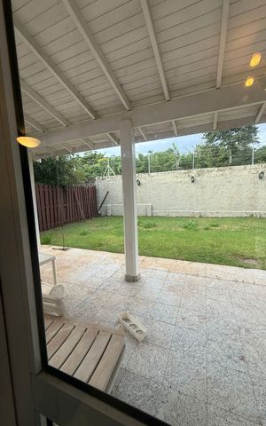Casa de condomínio para alugar com 198m², 3 quartos e 4 vagas Casa de condomínio para alugar com 198m², 3 quartos e 4 vagasÁrea externa