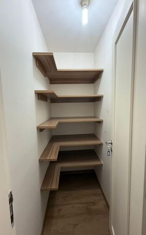 Casa de condomínio para alugar com 198m², 3 quartos e 4 vagas Casa de condomínio para alugar com 198m², 3 quartos e 4 vagasCloset