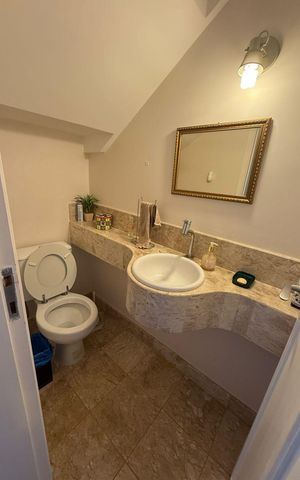 Casa de condomínio para alugar com 198m², 3 quartos e 4 vagas Casa de condomínio para alugar com 198m², 3 quartos e 4 vagasBanheiro