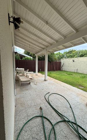 Casa de condomínio para alugar com 198m², 3 quartos e 4 vagas Casa de condomínio para alugar com 198m², 3 quartos e 4 vagasÁrea externa