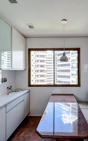 Apartamento à venda com 191m², 4 quartos e 3 vagasCozinha - Armários